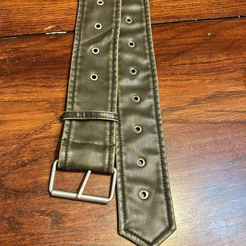 💥2/$10 Gray Ombre Pleather wide grommet coat belt